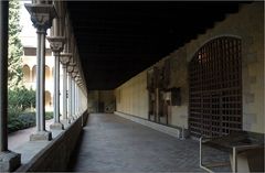. cluister at Monastir de Santa Maria de Pedralbes .