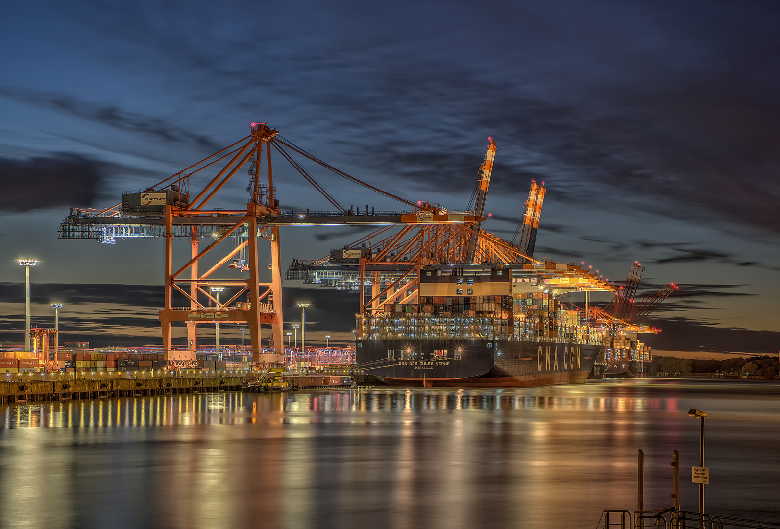 CMA  CGM  JULES  VERNE 