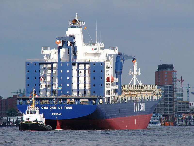 CMA CGM La Tour ist ausgedockt