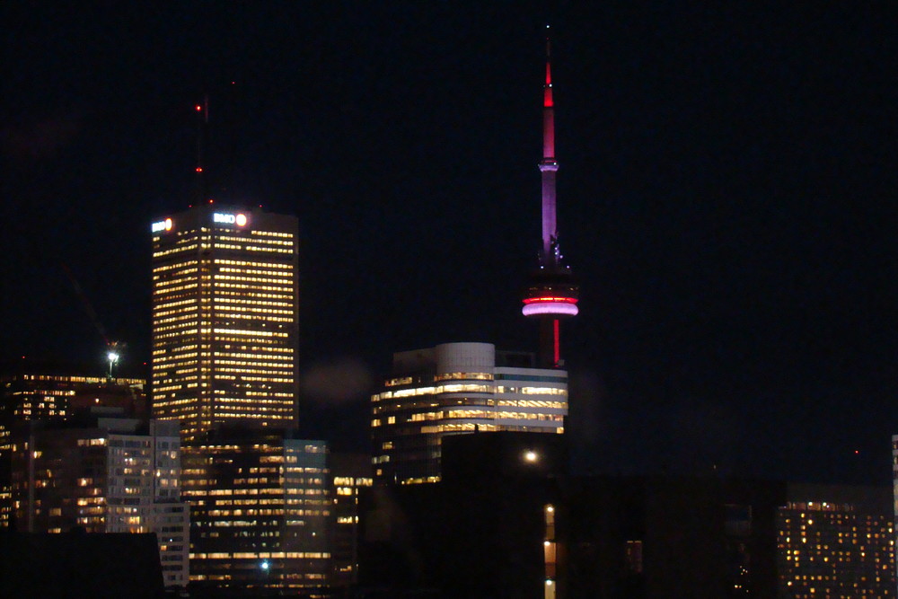 CN Tower bei Nacht