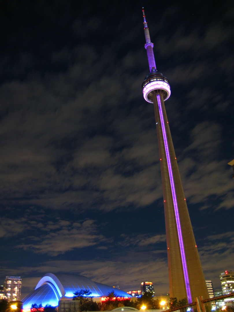 CN Tower mit Rogers Center