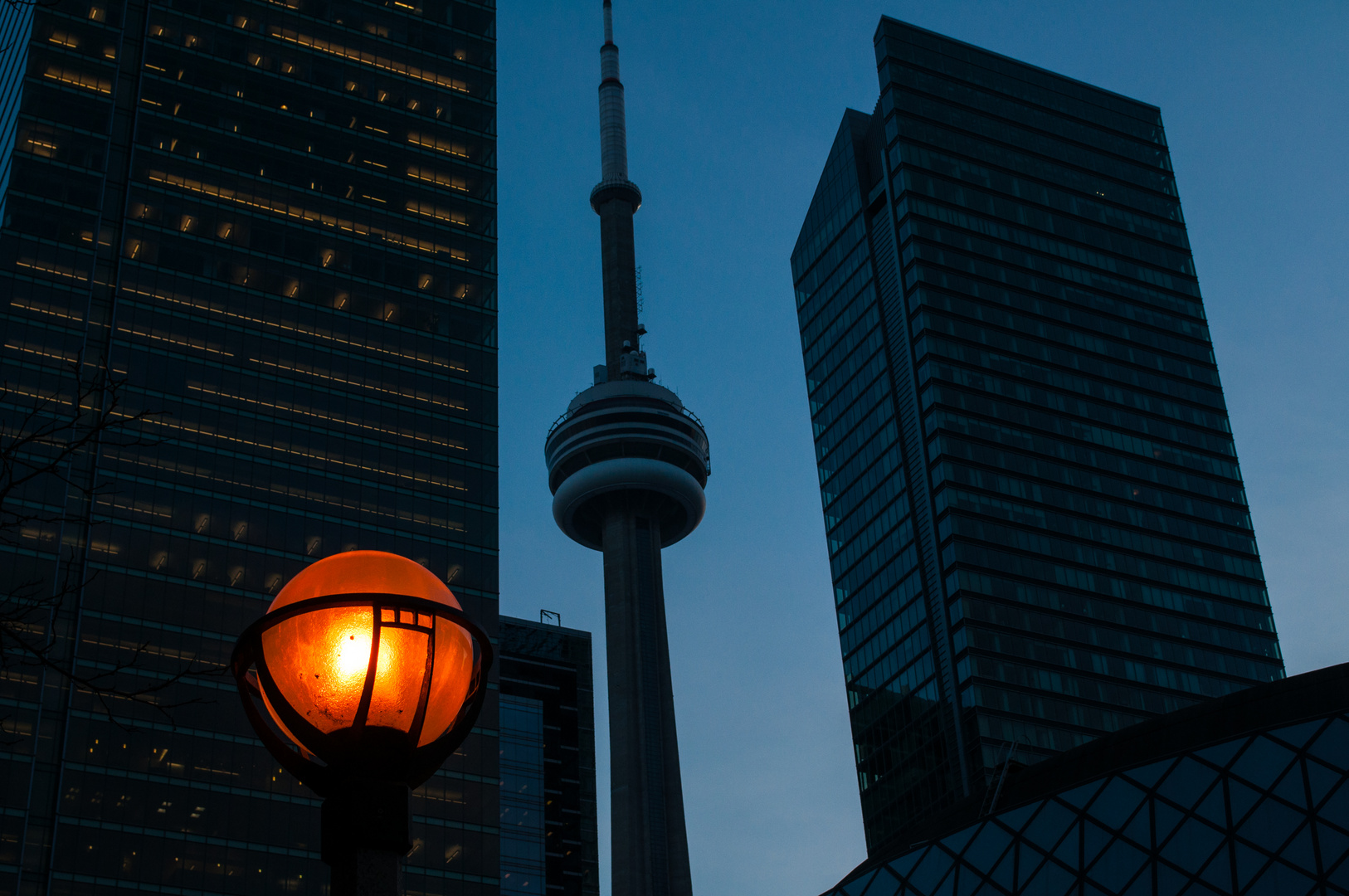 CN-Tower Toronto downtown