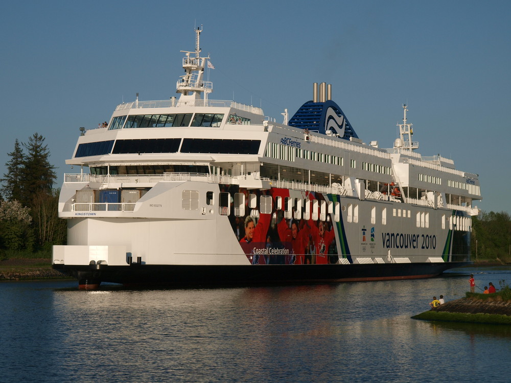 Coastel Celebration built by Flensburger auf dem Nord-Ostsee-Kanal