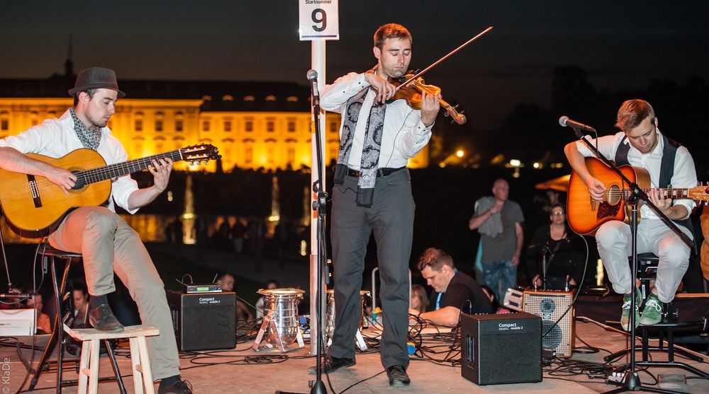 Cobario vor dem Barockschloss