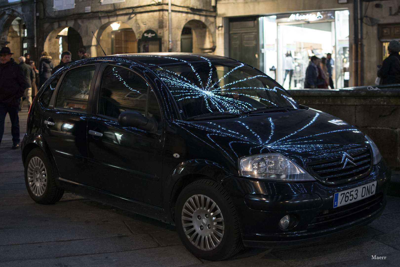 Coche navideño. Reflejos