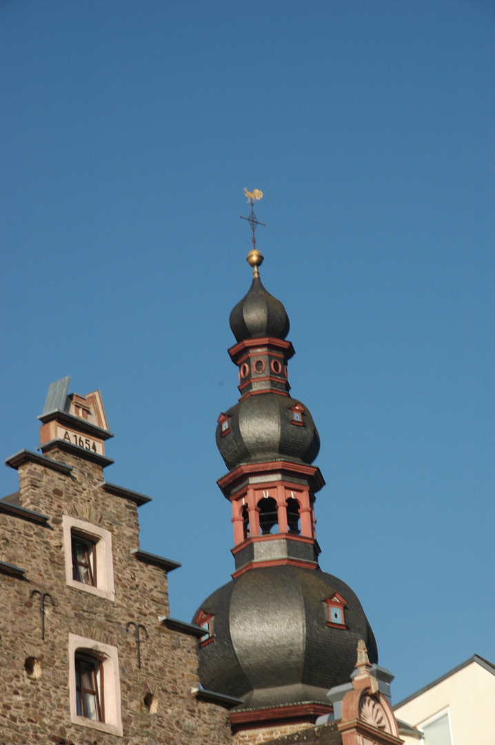 Cochem mit dem Turm der Pfarrkirche