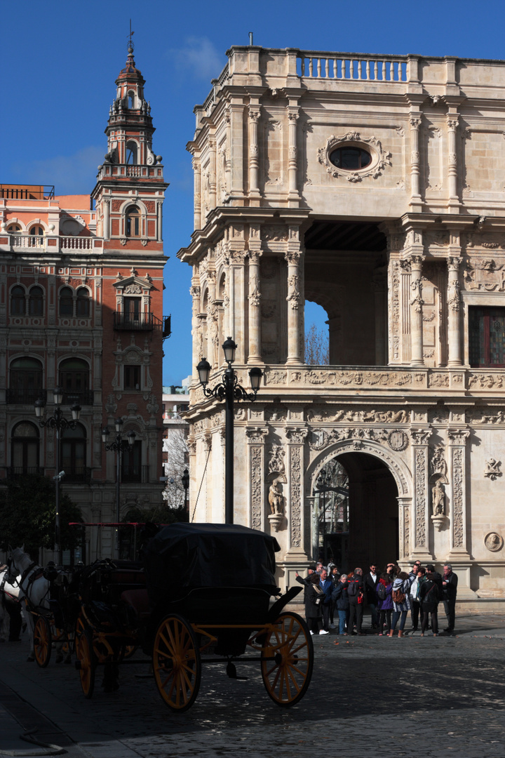 cocheros, turistas, ayuntamiento y telefónica