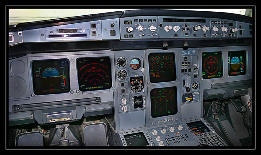 Cockpit A340-300 (D-AIGC)