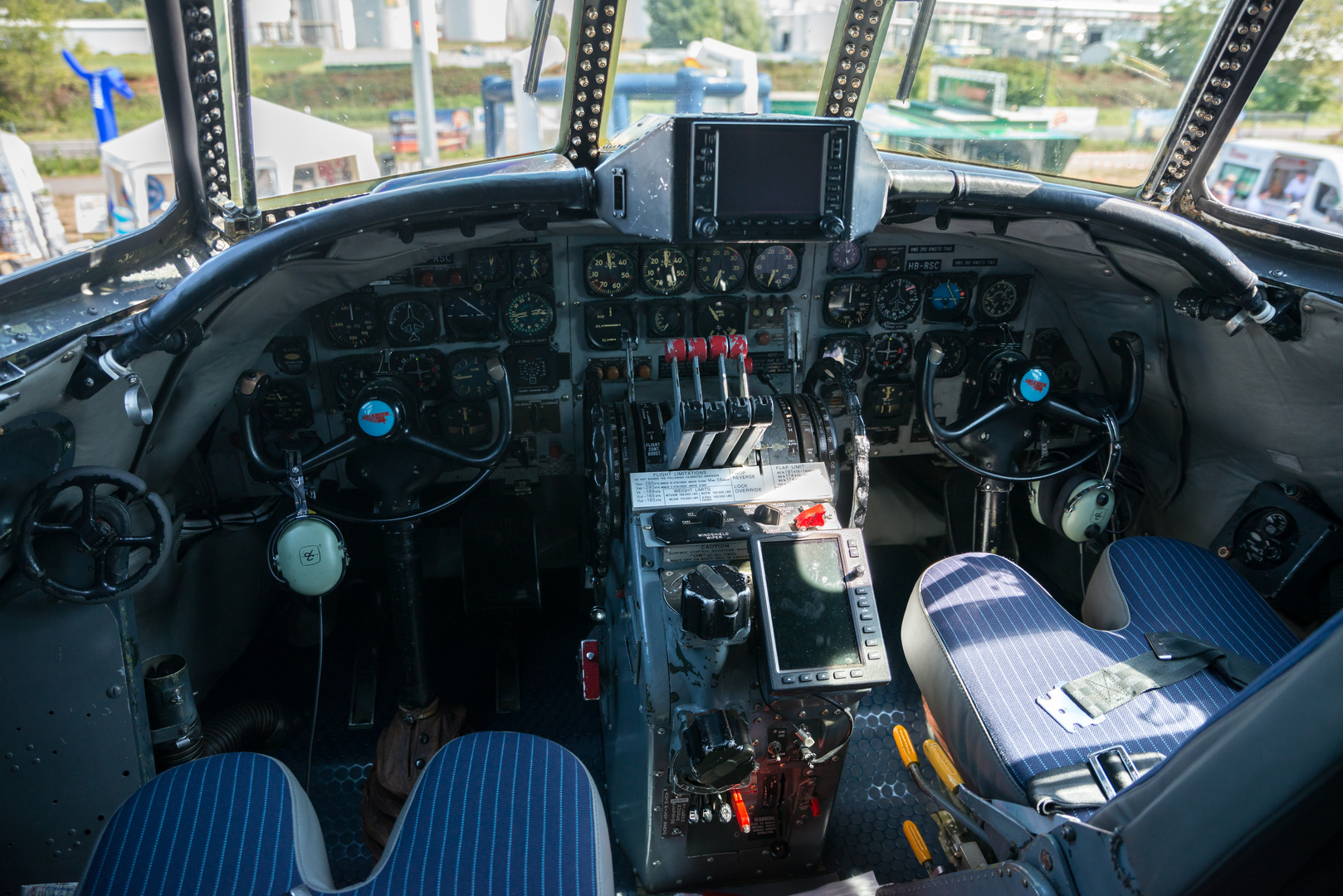 Cockpit der Lockheed L1049 Super Constellation (Breitling)