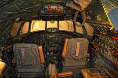 Cockpit einer alten Lufthansa Maschine.