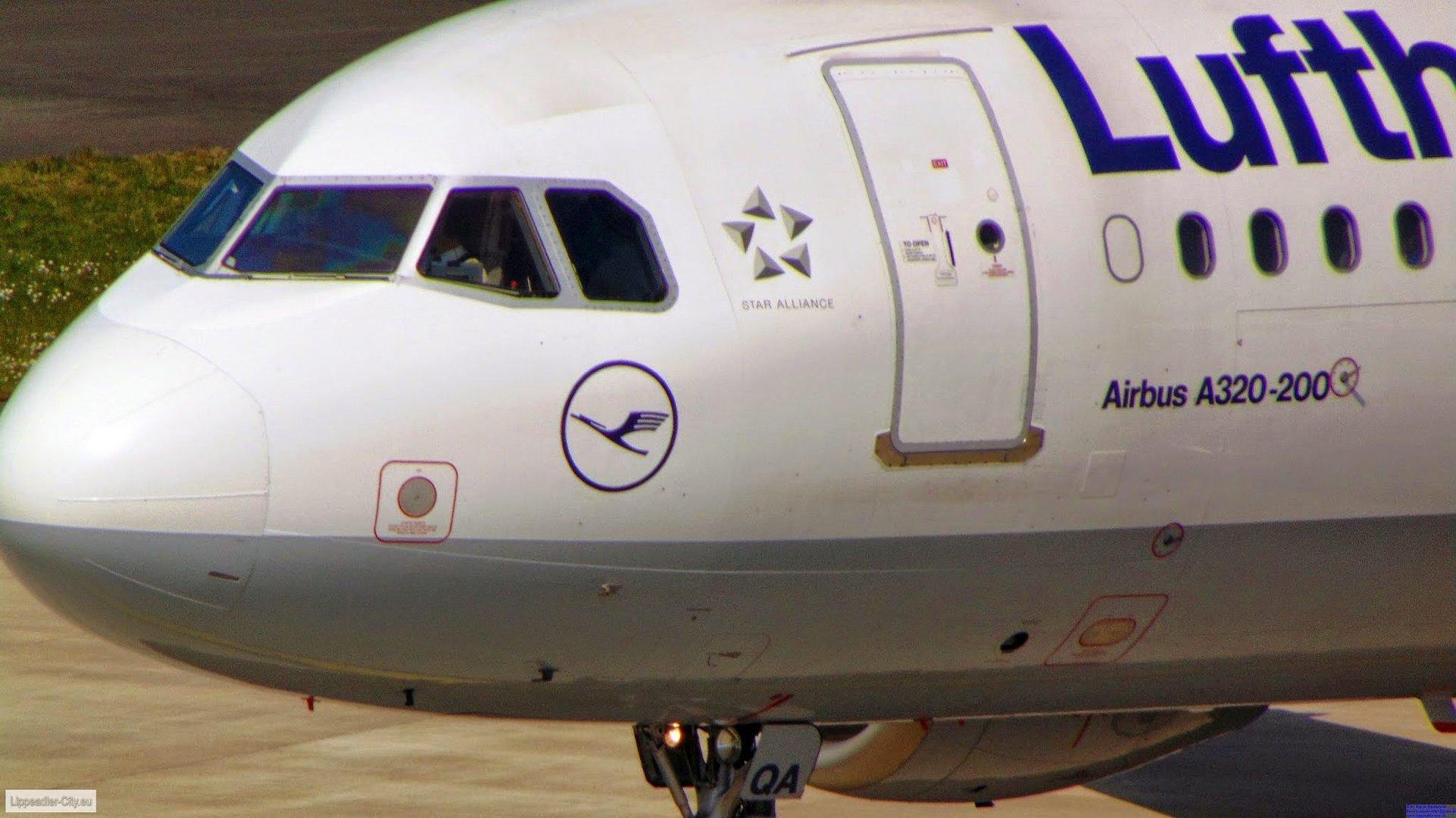 Cockpit einer Lufthansa Maschine am Düsseldorfer Airport