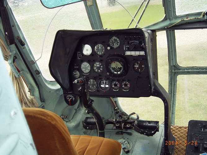 Cockpit einer Mi-8