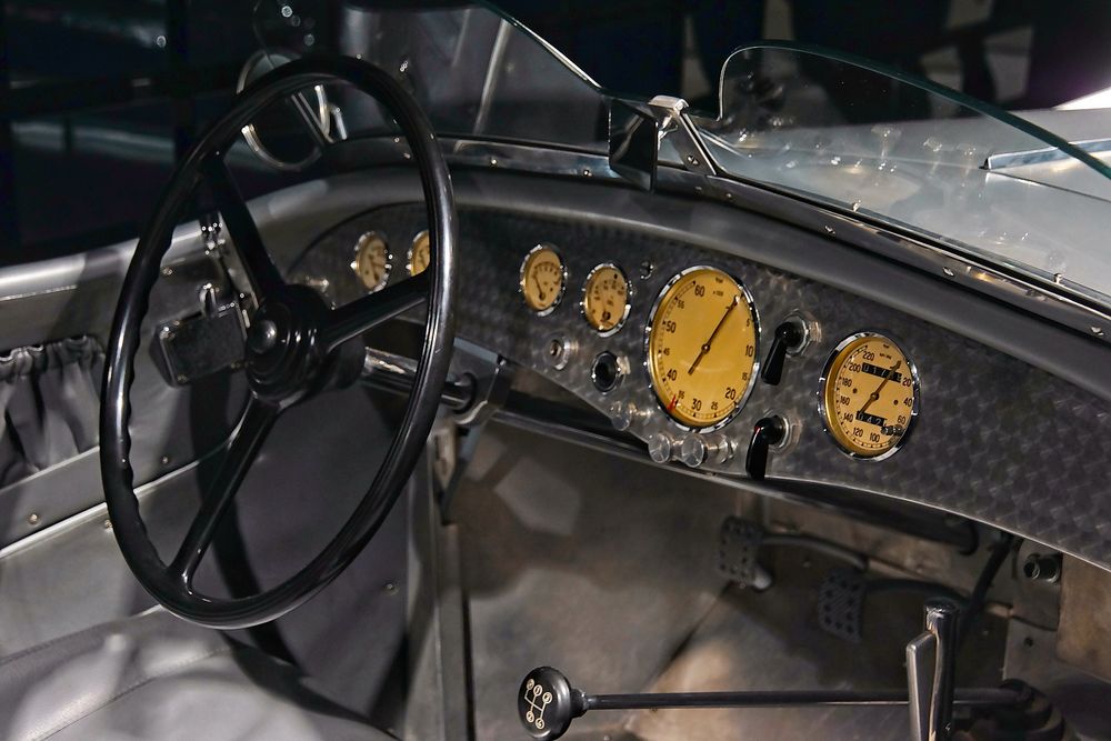 Cockpit eines BMW 328