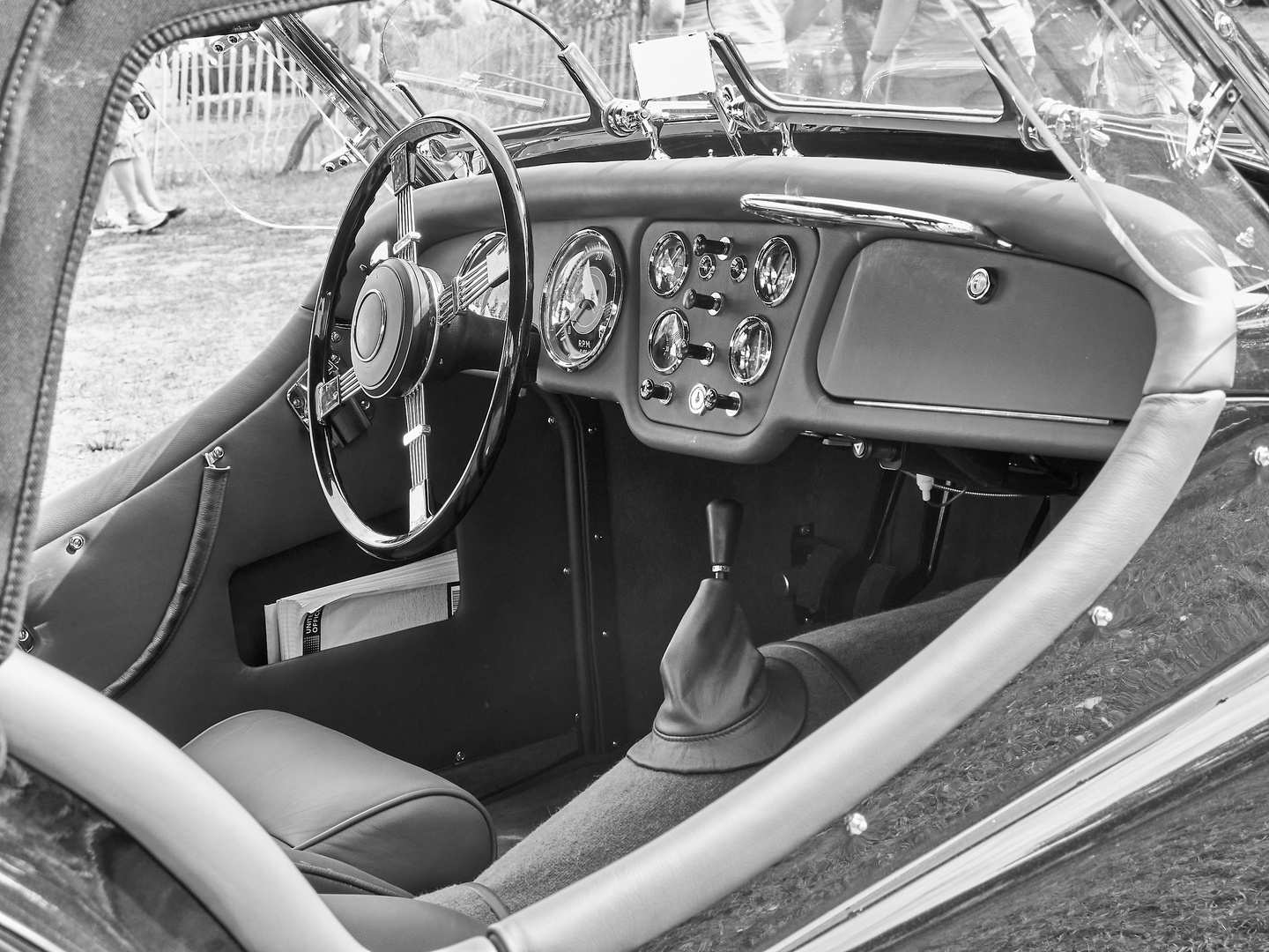 Cockpit eines Triumph TR2 (1956)