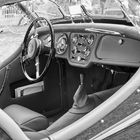 Cockpit eines Triumph TR2 (1956)