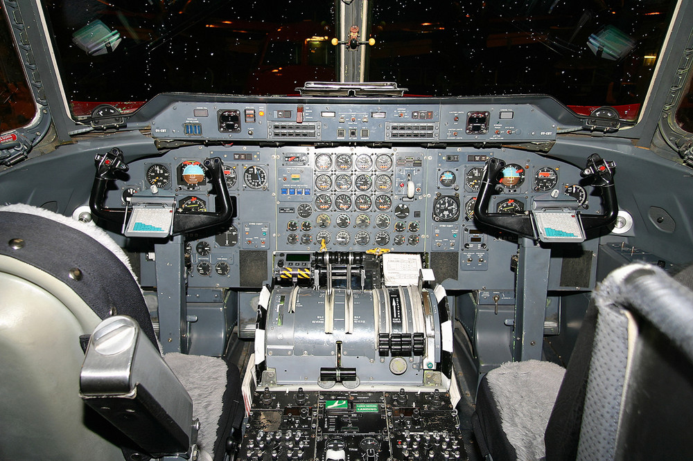 Cocpit DASH-7