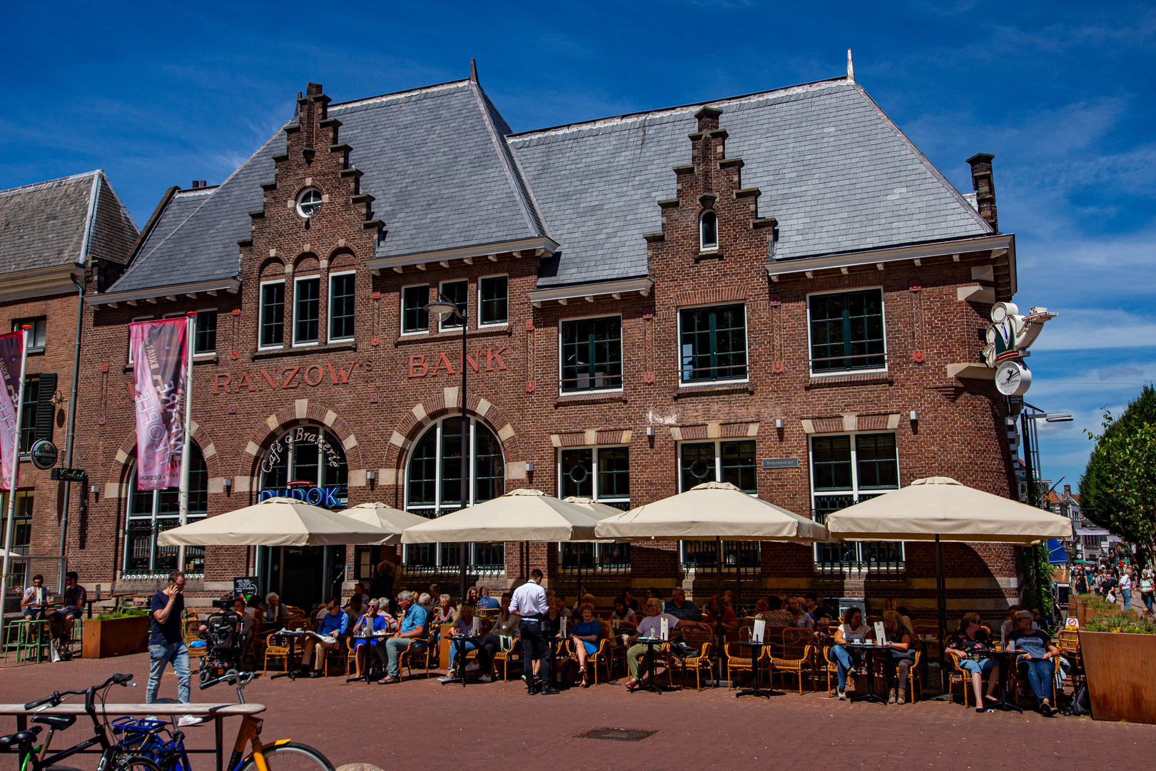 Coffee in the former van Ranzow Bank