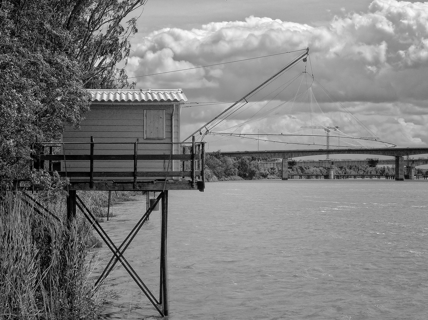 coin tranquil en noir et blanc