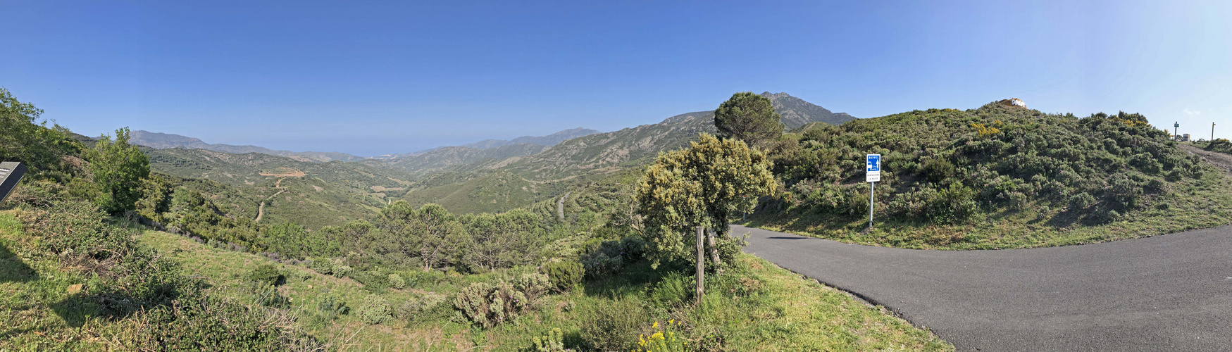 col de banyuls (en haut ) versus en voiture! 