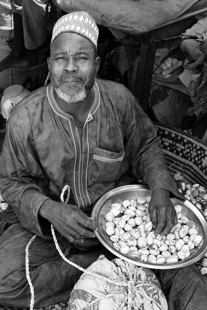 Cola nut seller