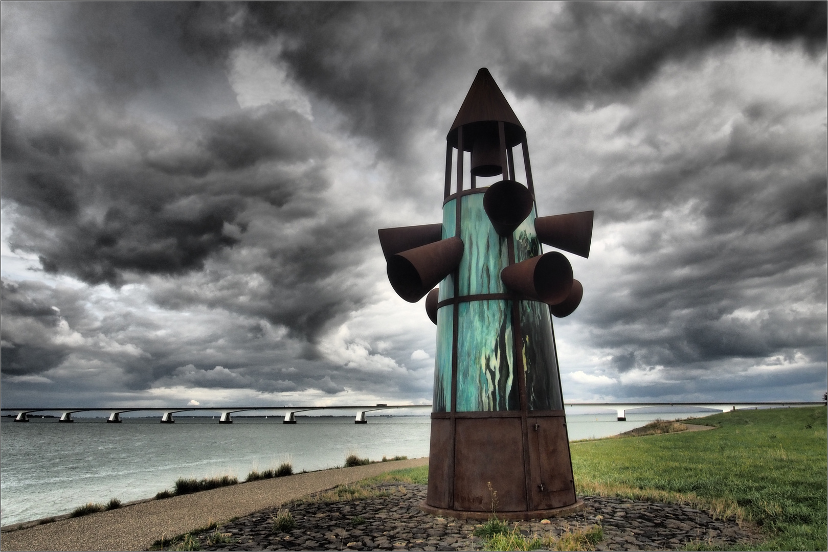 Colijnsplaat auf Noord-Beveland,  Denkmal für die ertrunkenen Dörfer in Zeeland.. 