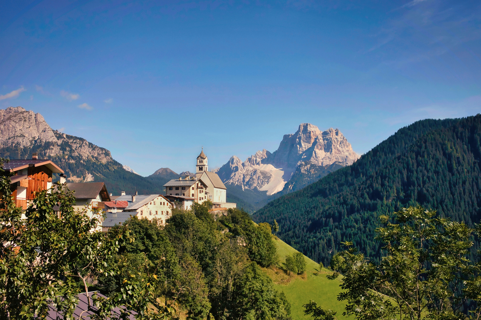 Colle Santa Lucia im Belluno mit dem Monte Pelmo.