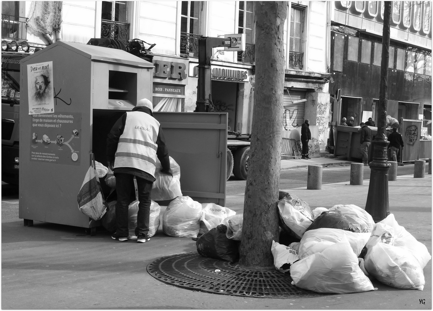 Collecte de vêtements... photo et image documentaire & journalisme, actions citoyennes