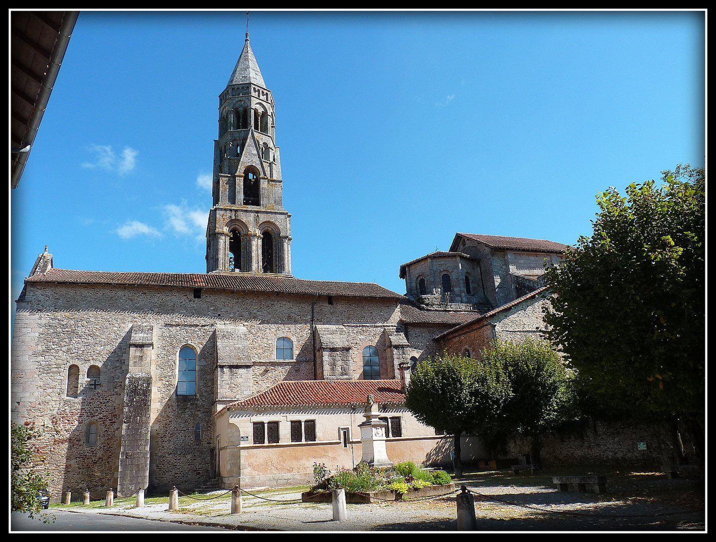 COLLEGIALE