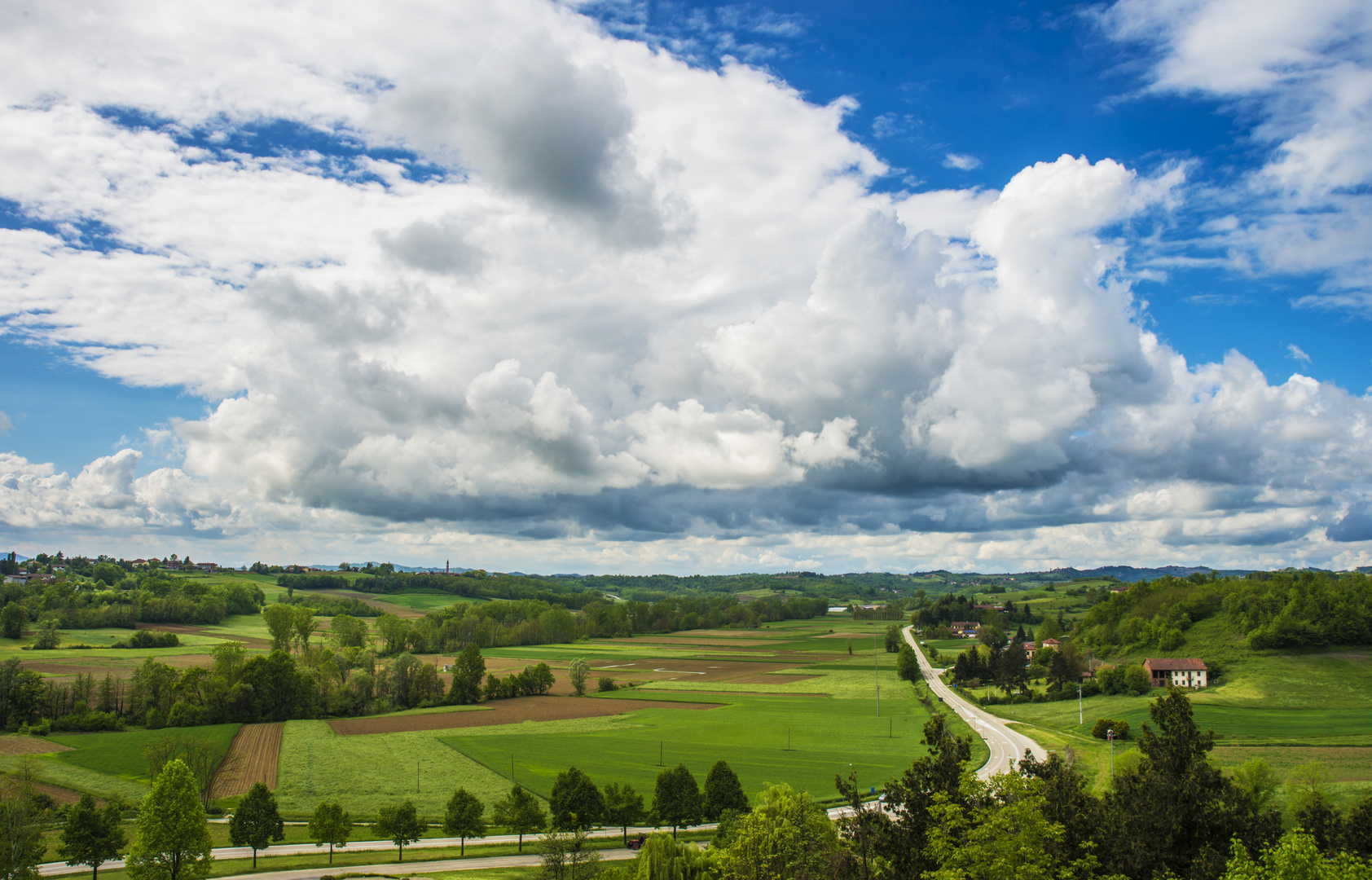 Colline e nubi