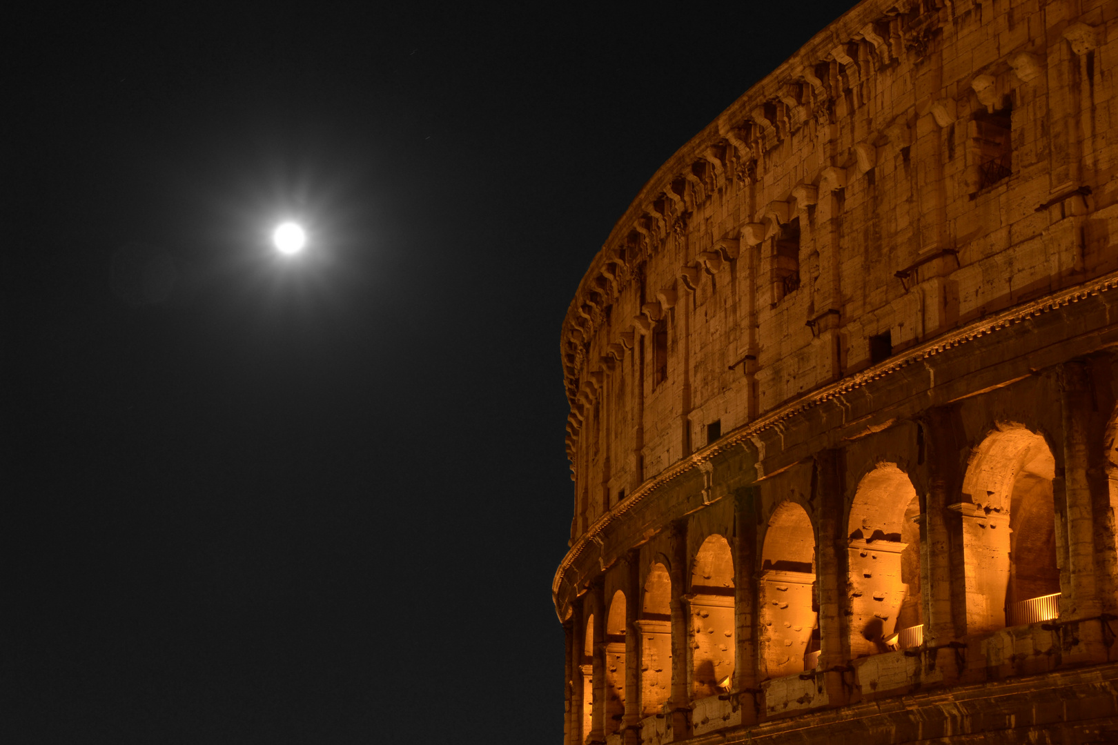 Collosseum in Rom bei Nacht