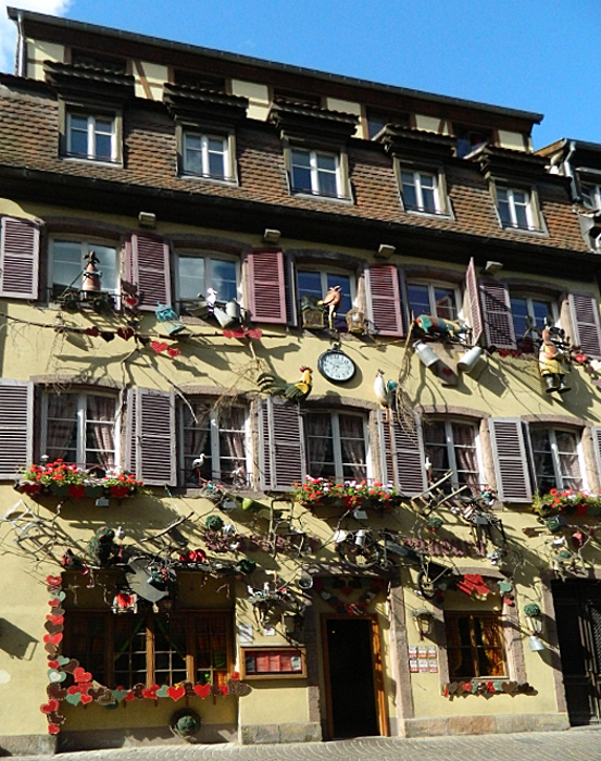 Colmar, una facciata molto "decorata " ...