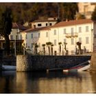 Colmegna, lago Maggiore, il porto e la calda luce dell'imbrunire.