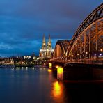 [cologne at night]