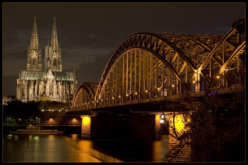 * Cologne@Night *