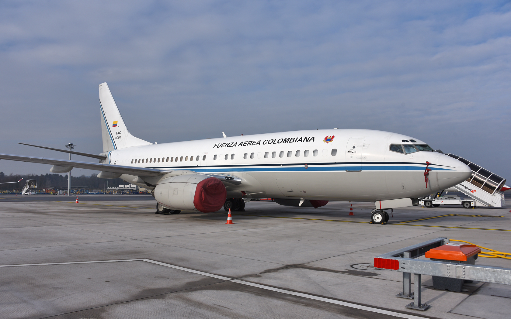 Colombia - Air Force Boeing 737-700 BBJ FAC0001 