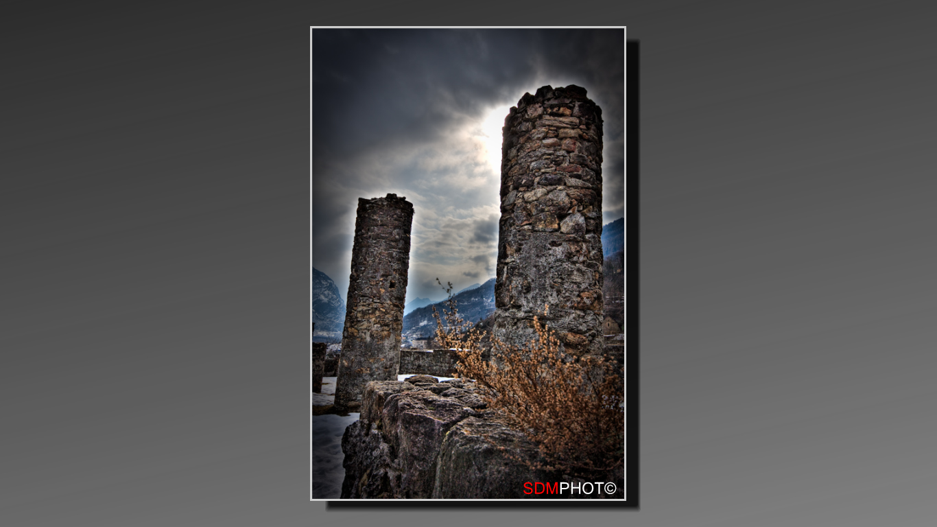 COLONNE CASTELLO DI SERRAVALLE