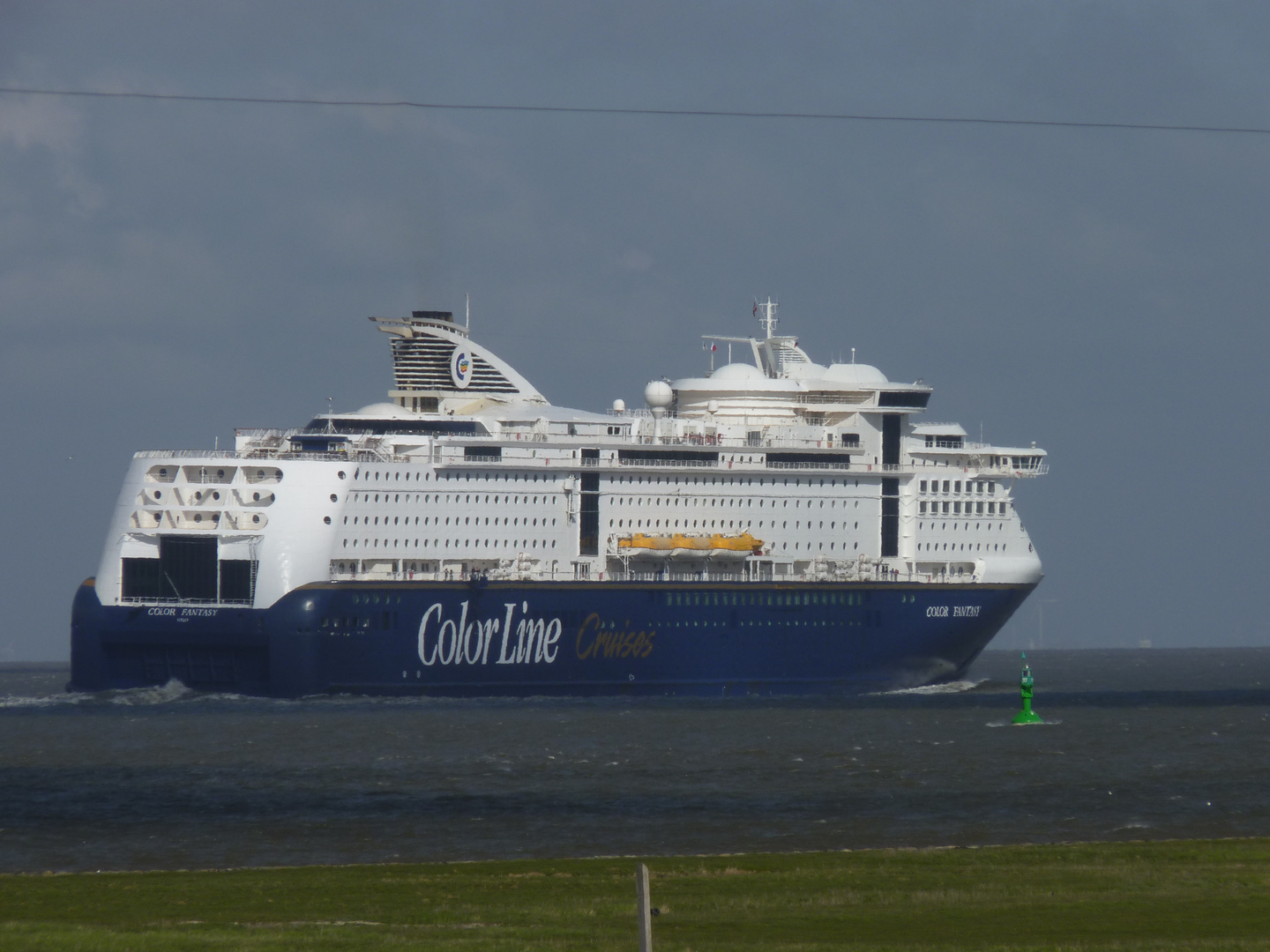 Color Fantasy auf der Elbe vor Cuxhaven - Altenbruch