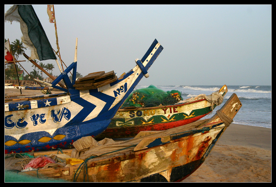 ... Colorful Boats, Kokrobite, Ghana ...