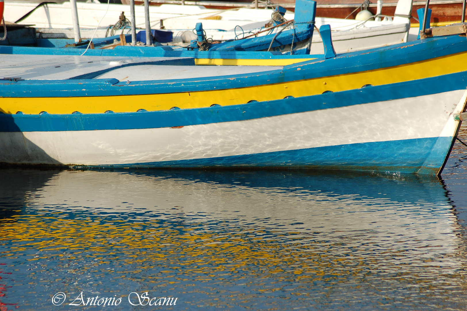 Colori di barca riflessi