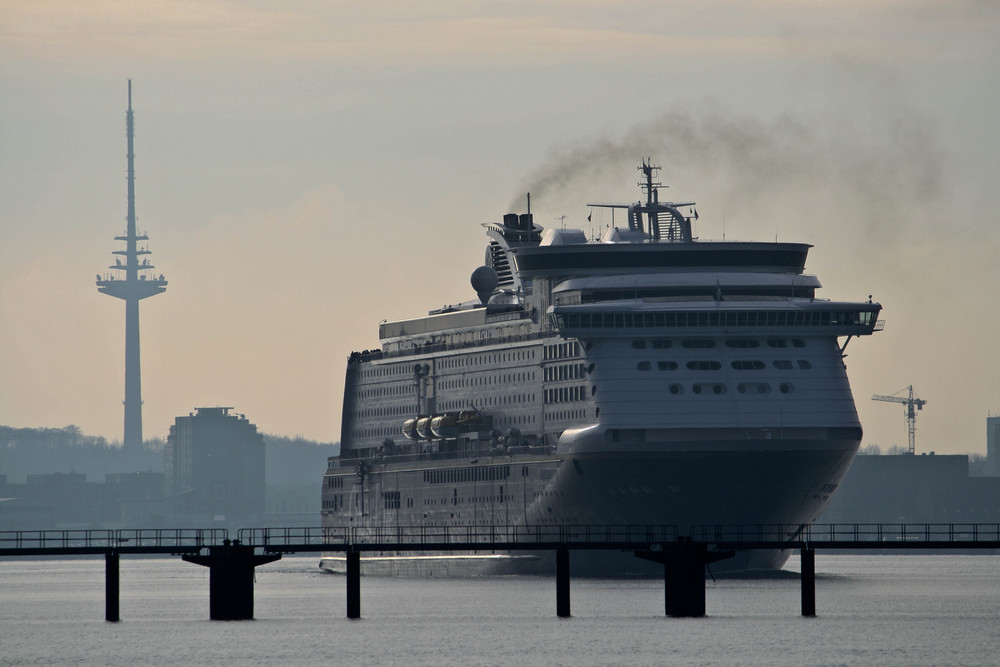 Colorline beim Auslaufen in Kiel