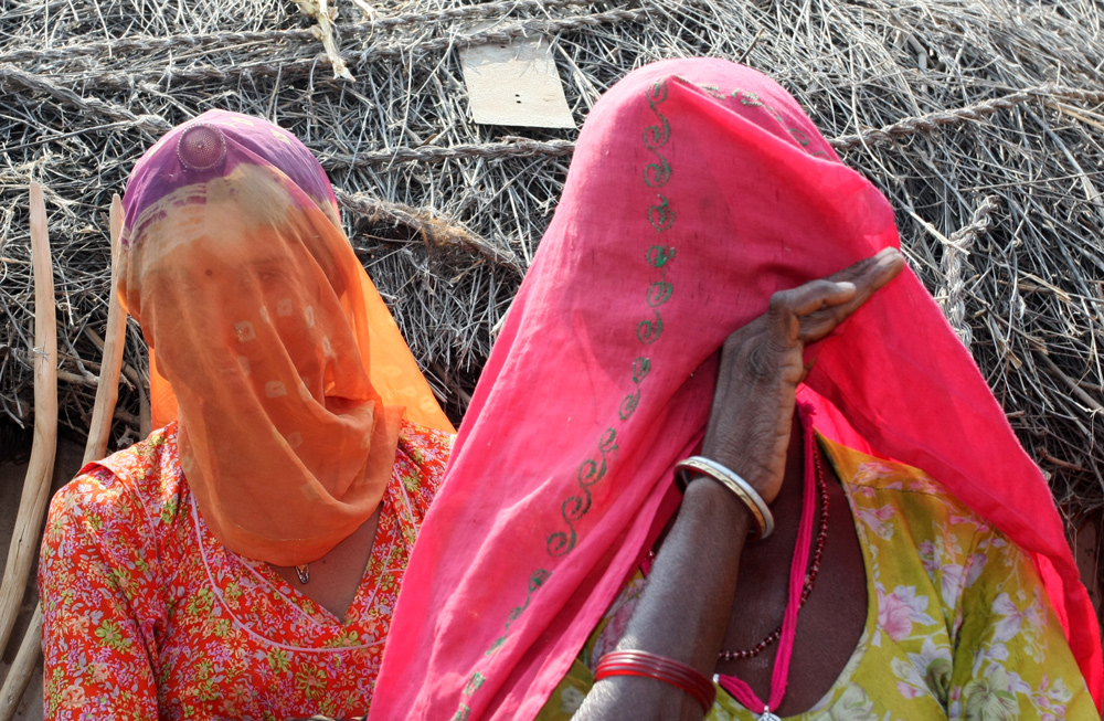 COLORS OF INDIA-AUCH HINDIFRAUEN VERSCHLEIERN SICH-AUS RESPEKT