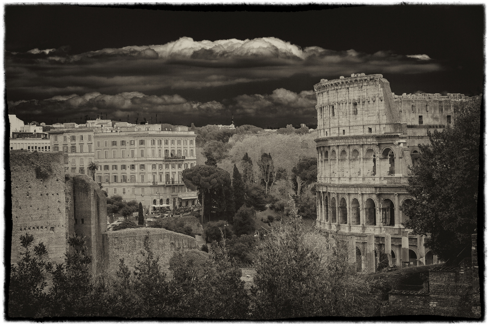 Colosseo - Vista dal Forum Romanum