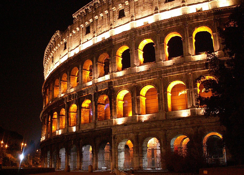 Colosseum bei Nacht