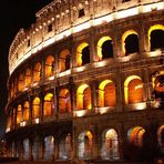 Colosseum bei Nacht