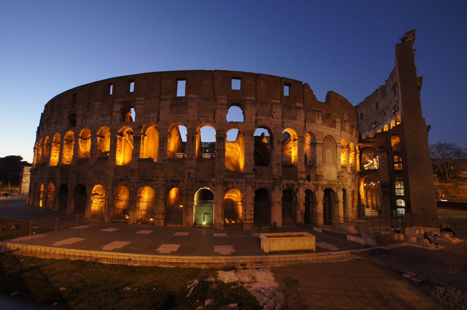 Colosseum bei Nacht