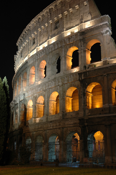 Colosseum bei Nacht