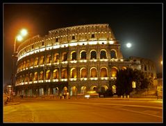 Colosseum im nächtlichen Glanz