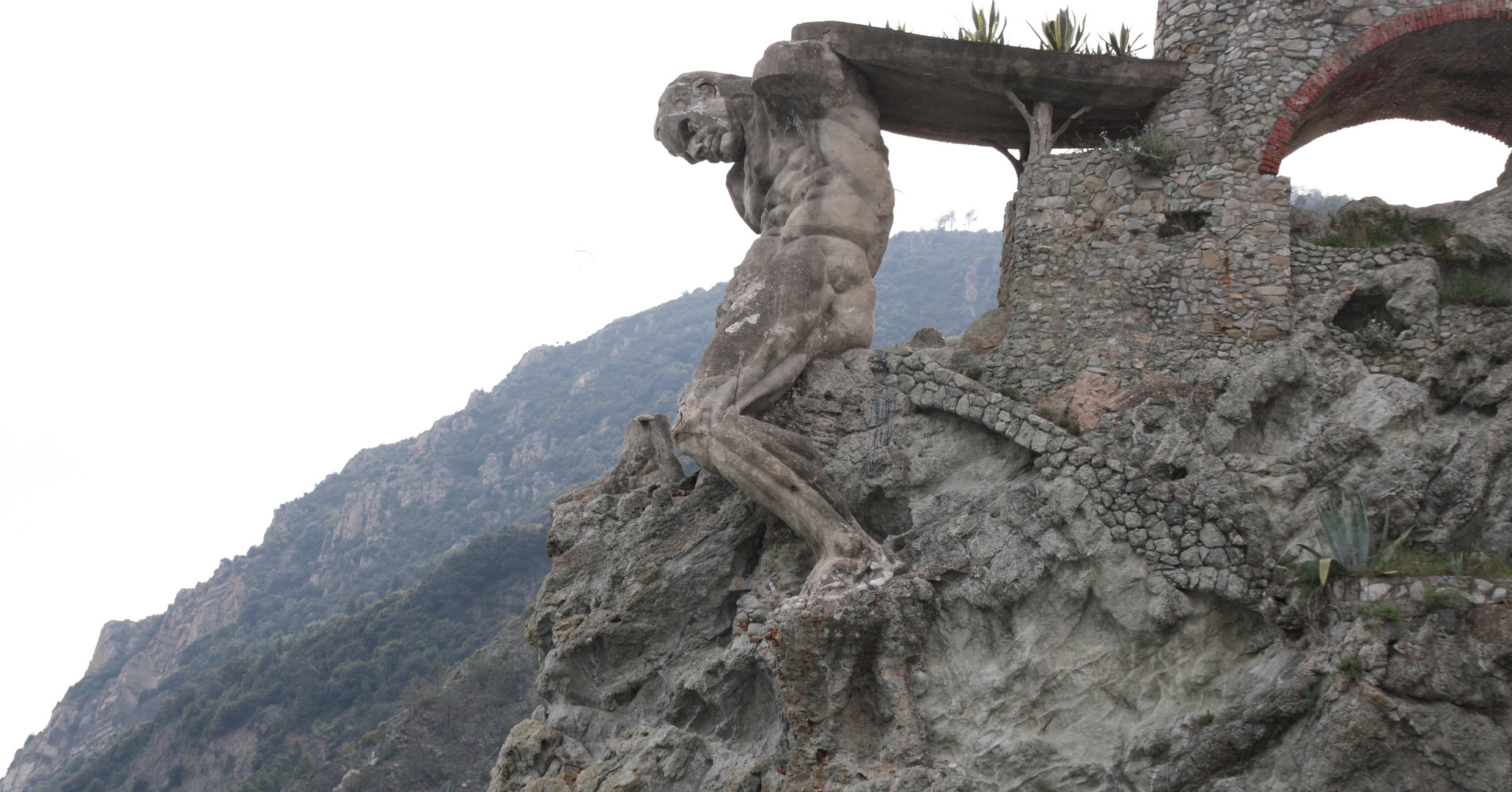 Colosso di Monterosso (cinque terre )