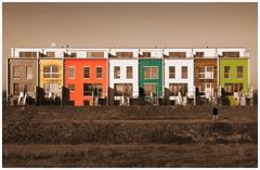 - COLOURED HOUSES -