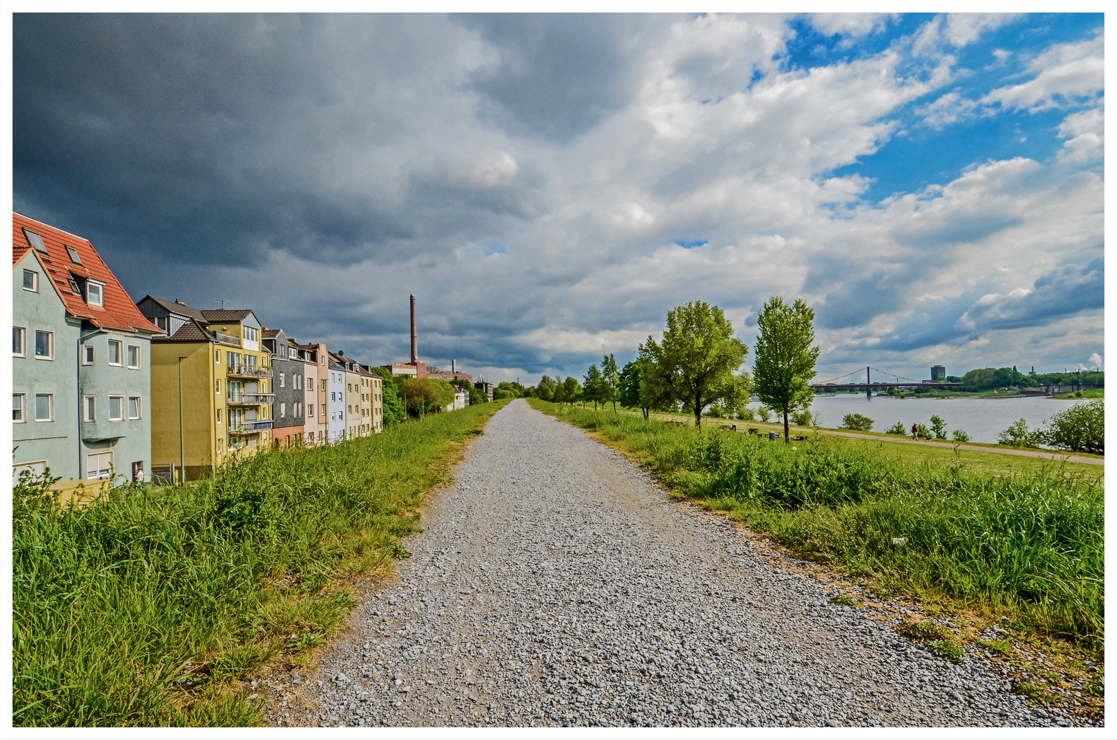 Colours of Duisburg 101 - Rheinweg